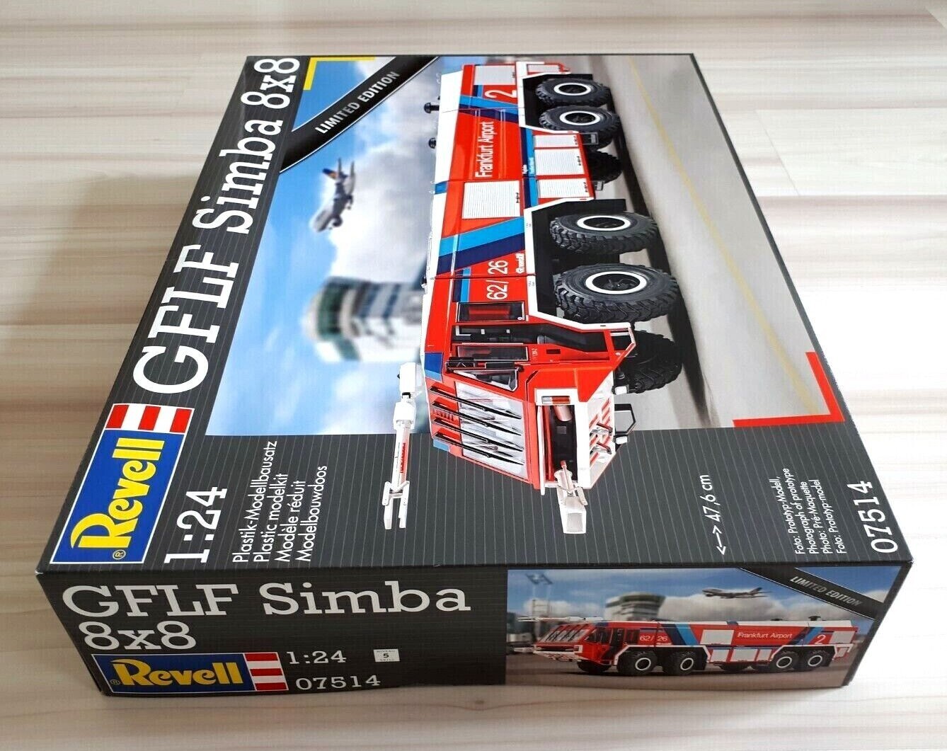 Revell Rosenbauer GFLF Simba Simba 8 x 8 Model Kit 1/24