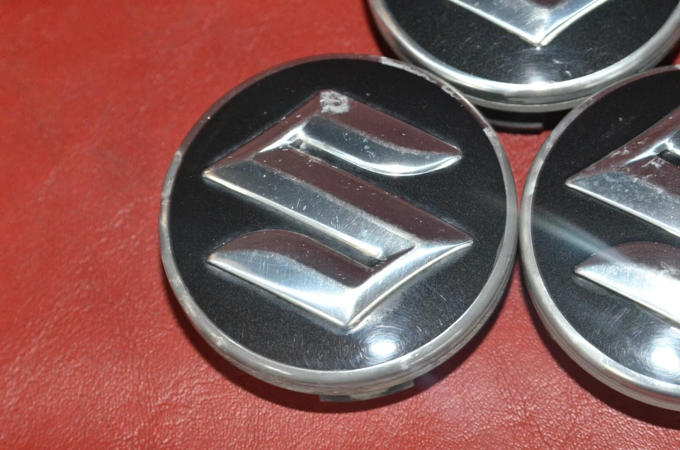 2004-2006 Suzuki Forenza Reno Center Caps 96452329 Set of THREE Hubcaps - Image 3 of 4