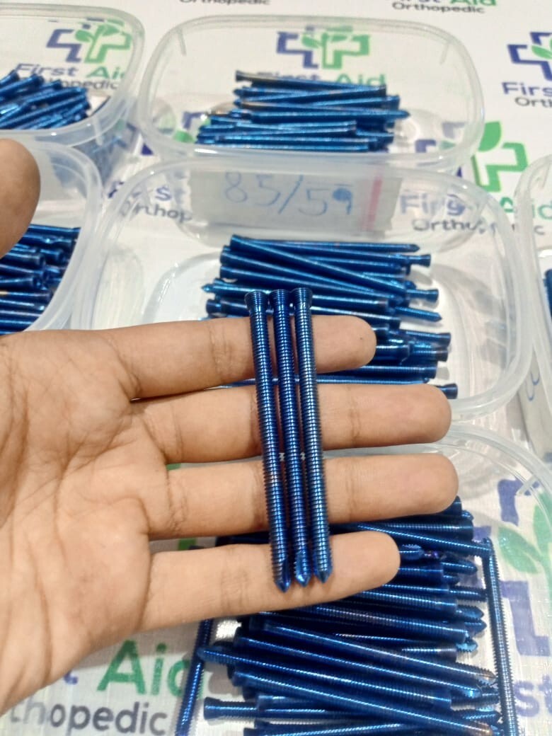 Locking screws 5.0mm Self Tapping Titanium screws 140 pcs Orthopedic implants - second product detail image