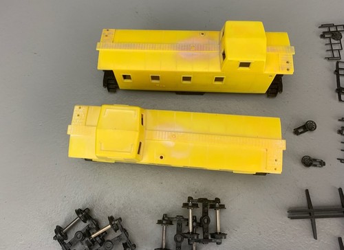 2X HO Bachmann Streamlined Caboose Parts Yellow Unlettered HO4791 - Picture 4 of 8