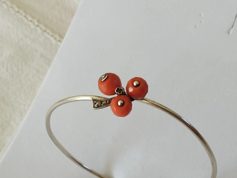ANCIEN BRACELET ARGENT MASSIF TRÈFLE PERLES DE CORAIL FACETTÉ XIXe 1864-1893 - Photo 2/4