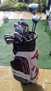 Juego y bolsa de golf: Titleist Driver Ping 3W Titleist 775CB 3 9 3H C'land Wedges