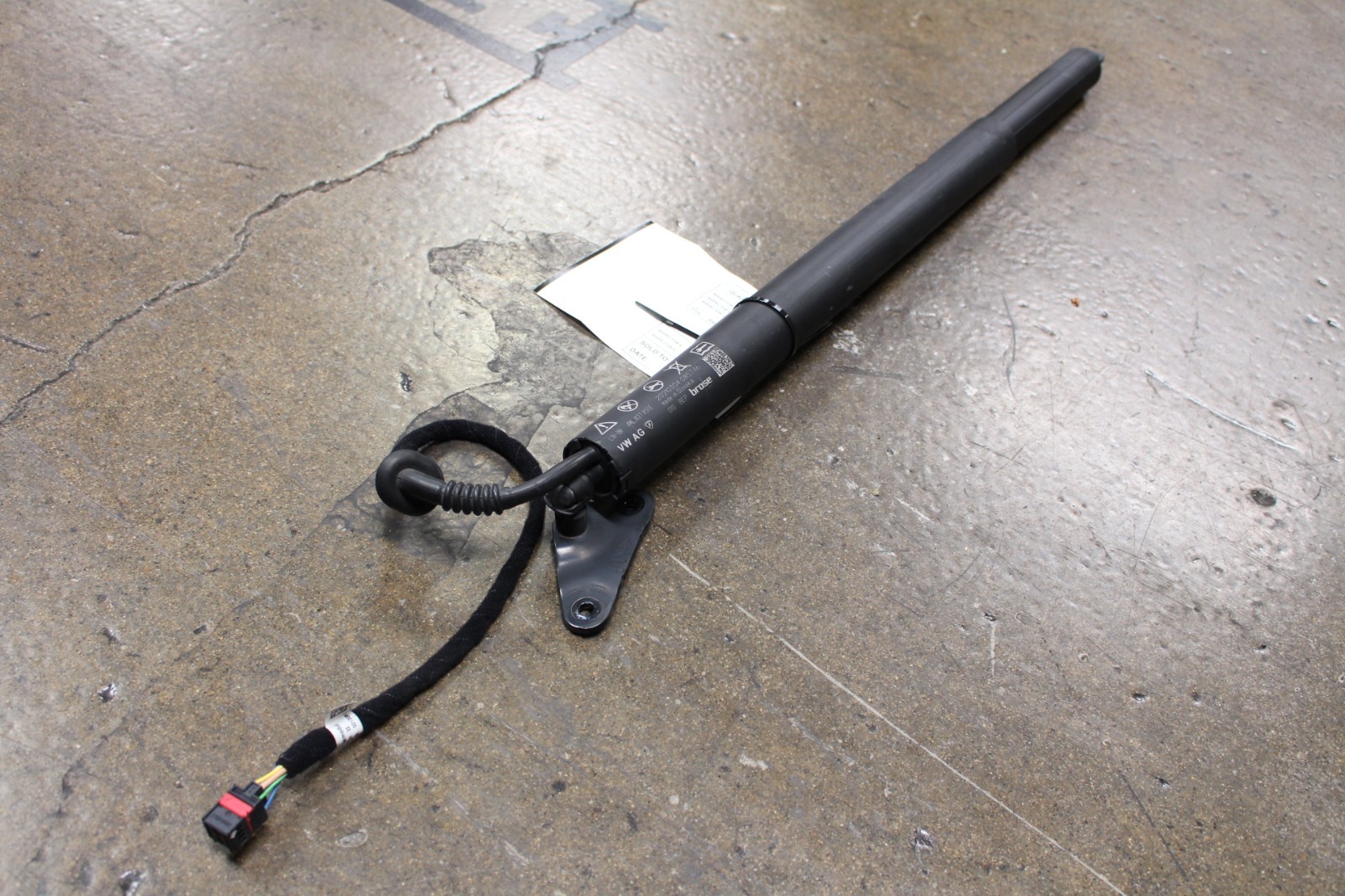 Lamborghini Urus, RH, Right, Trunk Lid Strut, Used, P/N 4ML827851E