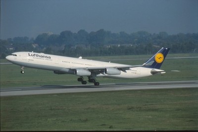 Dia D-AIGS Airbus A340-313X Lufthansa Flugzeug 35mm ungerahmt O62-1-5