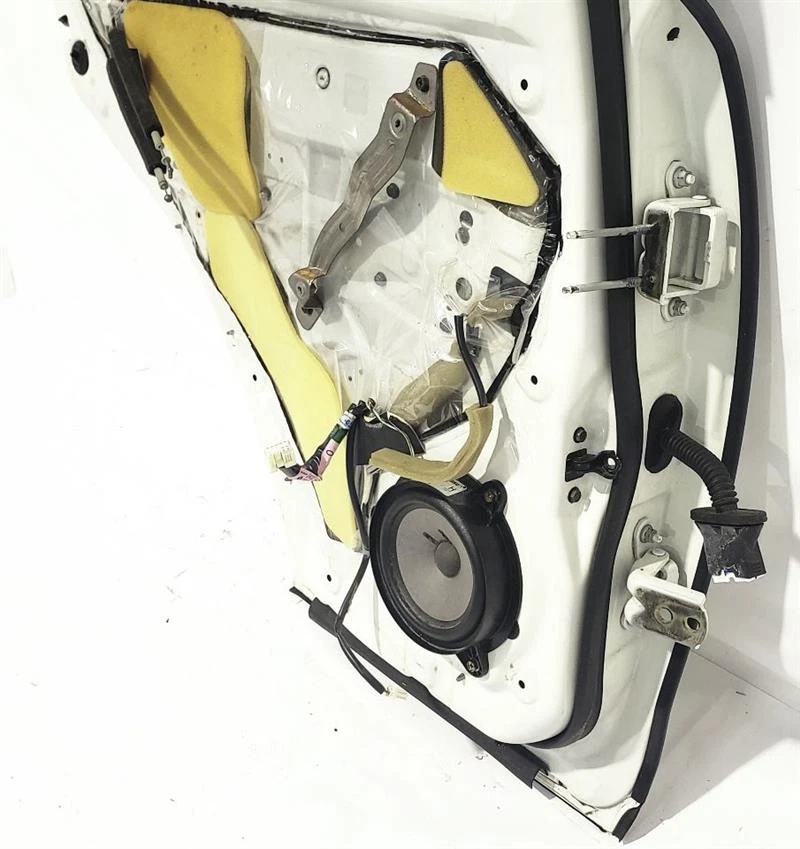 Conjunto de puerta trasera de conductor blanco OEM 2006 2007 Infiniti FX35 Foto 2 de 4