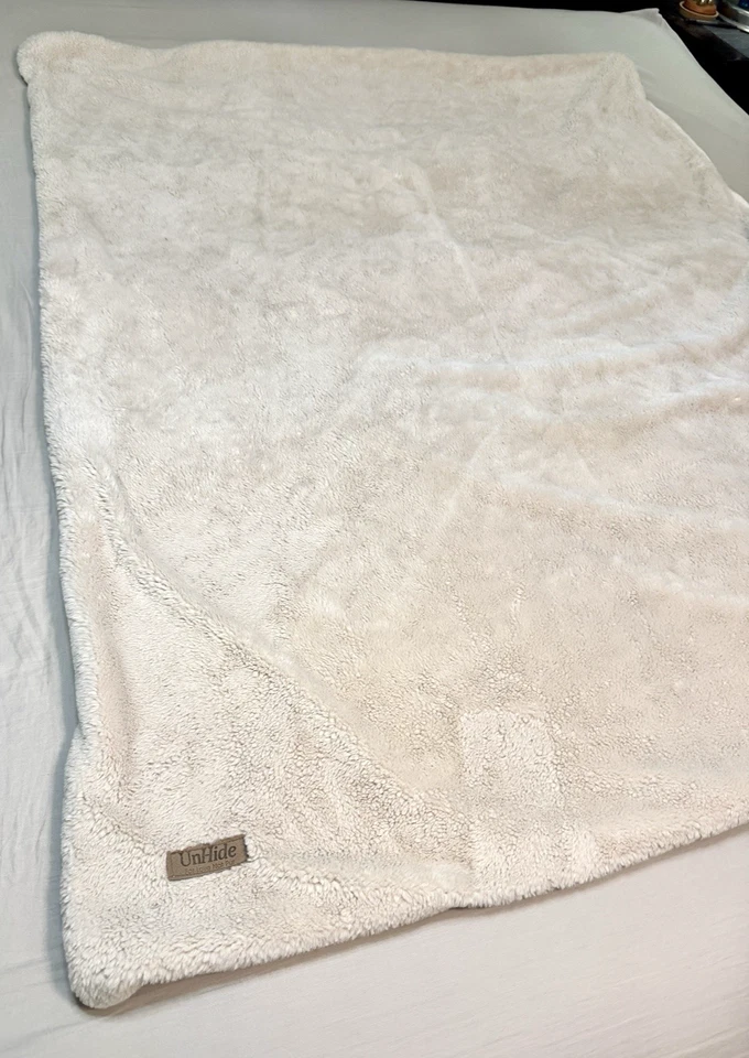 UNHIDE For Love Not Fur - Manta de piel sintética "Beige Bear" 50 x 60 * Tan suave Foto 4 de 4