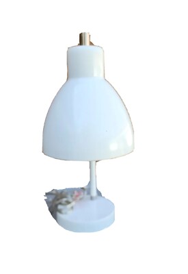 What Light Bulb Works in a Intertek Desk Table Lamp: Best Picks