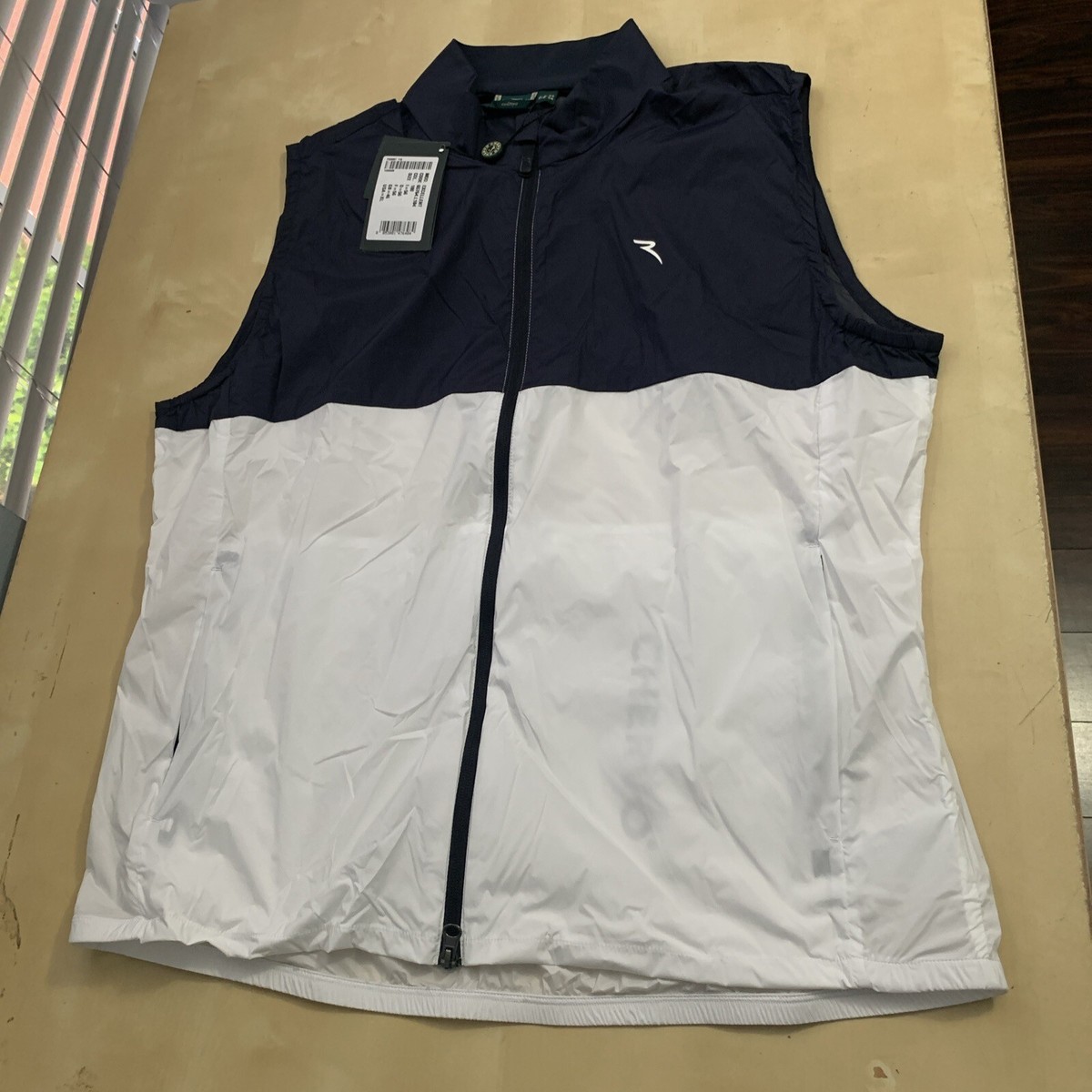 Chervo Excellent Mens Large or XL Navy White Wind golf Vest NEW