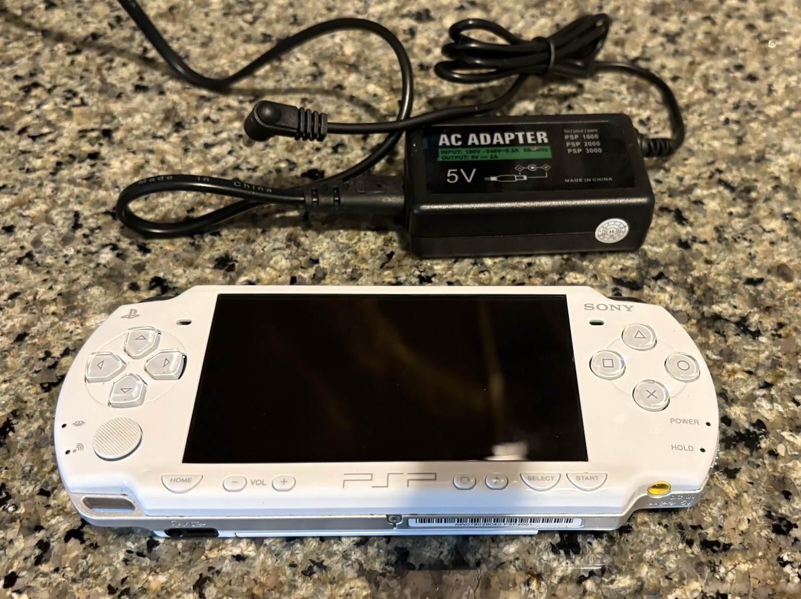 Sony PlayStation Portable White PSP2001 Console w/ Charger Tested