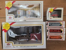 Model Power HO Scale Vintage Buildings and Freight Cars