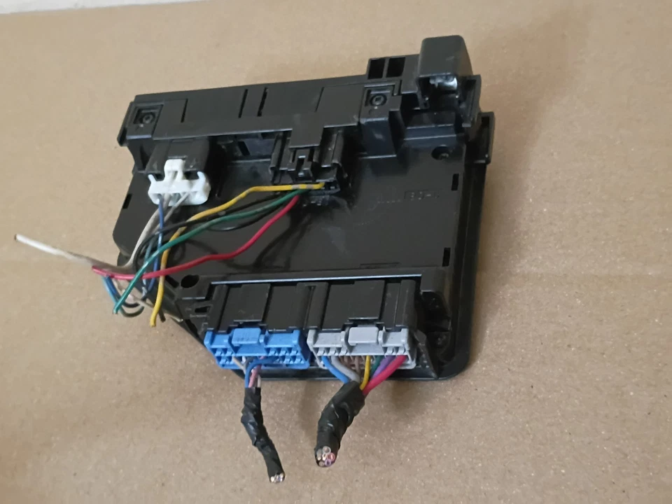 Bloque de conexiones Toyota Highlander 2011-2013 P/N 82720-48520 Foto 4 de 4