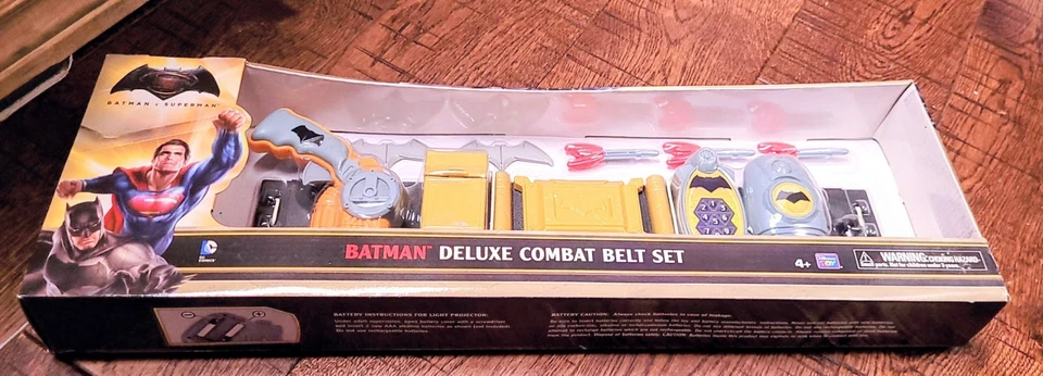 Juego de cinturón de combate Batman vs. Superman Batman Deluxe Batarang Grapple Launcher Foto 2 de 4