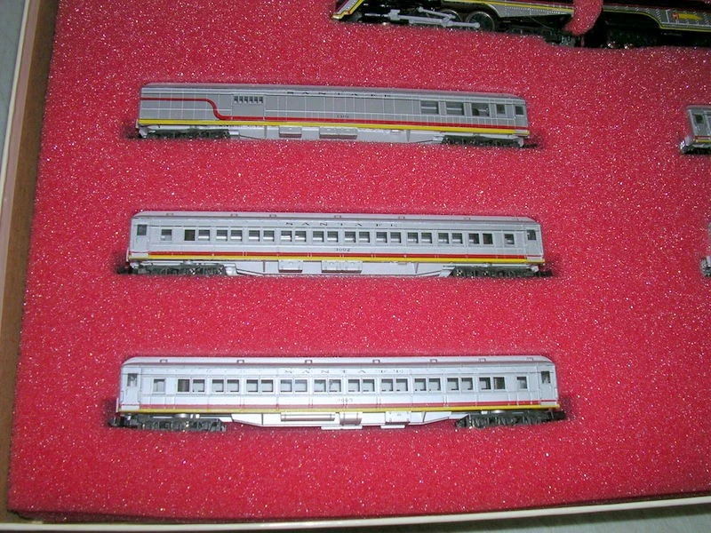 Con-Cor N Scale (The Valley Flyer) Limited Edition Passenger Set #8506 Sante Fe - Image 4 of 4