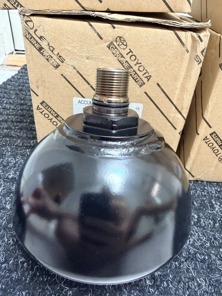 Land Cruiser LX470 Toyota Genuino AHC Acumulador 49141-60010 49151-60010 Globos Globos Foto 4 de 4