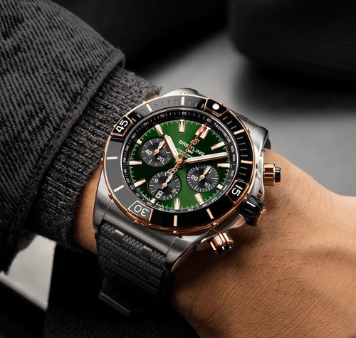 Breitling Super Chronomat B01 44 Green Dial Chronograph Tachymeter Date 200m