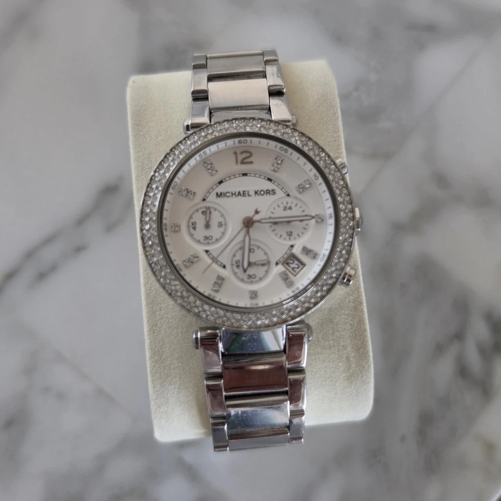 MICHAEL KORS MK Silver Rhinestone Ladies Watch, EUC With box + battery Michael Kors Ladies Watch MK3305 Silver Tone Metal Band  main image 4