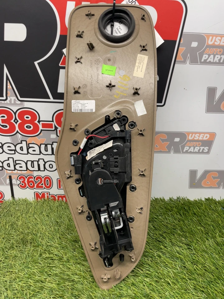 ✅ Manija de puerta interior Chrysler 200 2016 con moldura Foto 3 de 4