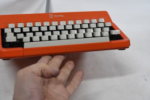 Litton ROYAL 201 Portable Typewriter - Orange Case - Vintage Made In Japan (a) - Picture 8 of 24