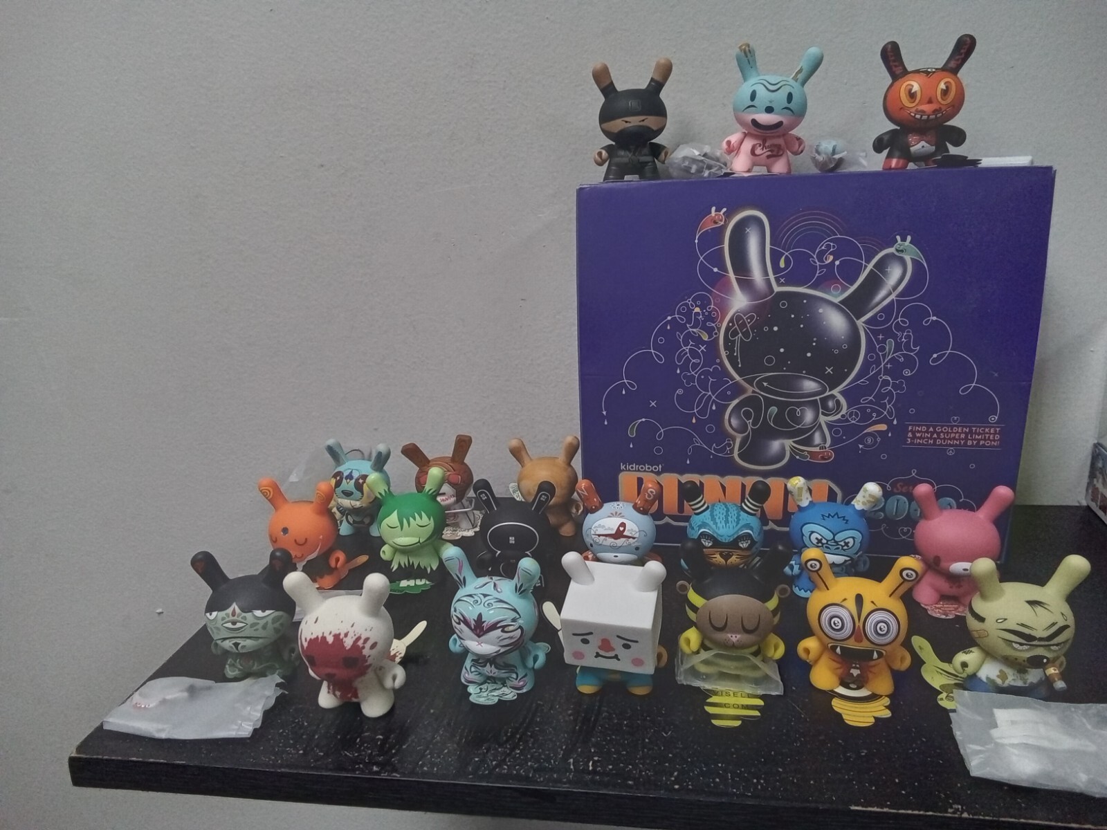 DUNNY 3" 2009 SERIES SET Of 20 BLIND BOX KIDROBOT COLLECTIBLE FIGURES - CHASES