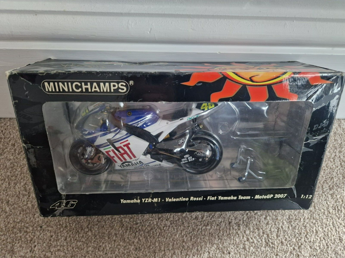 ミニチャンプス Yamaha YZR-M1 Valentino Rossi 1/4 Minichamps 2004 Valentino Rossi Yamaha YZR-M1 #46 MotoGP