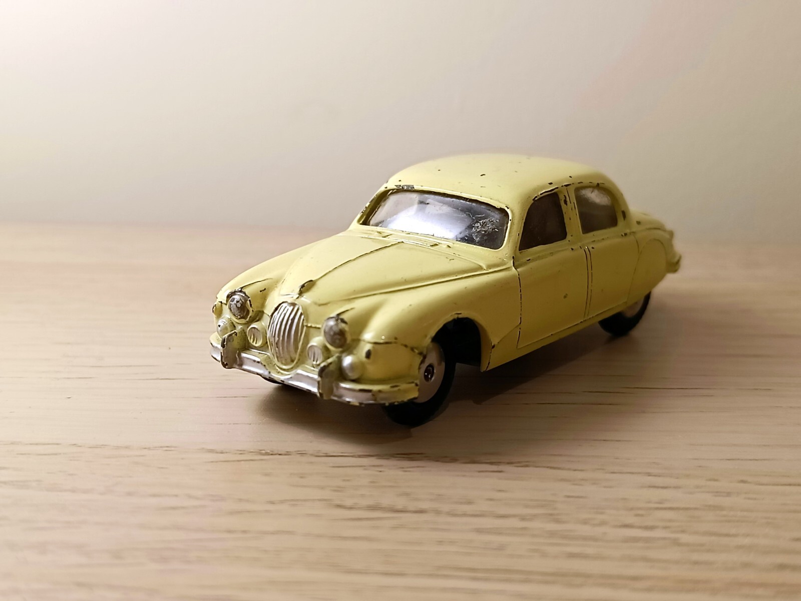 Miniature Corgi Toys 208 - Jaguar 2.4 L Saloon - Occasion