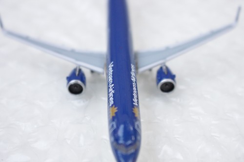 AeroClassics Vietnam Airlines Airbus A321 Neo 1:400 Diecast Model - Picture 8 of 12
