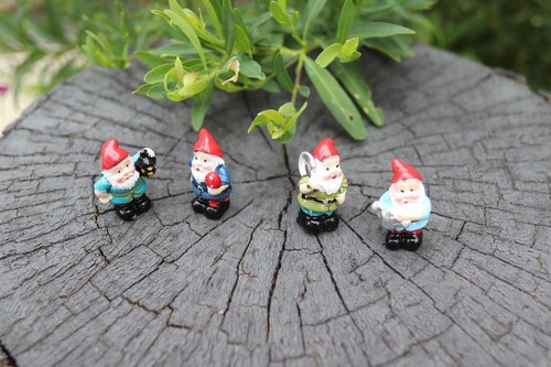 Gnome Miniature Figurine Mini Garden Gnomes Accessories Fairy Garden decor 4pcs - Picture 4 of 6