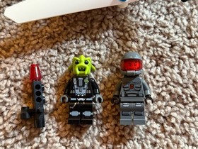 LEGO Space Police: Raid VPR - 5981 W/ Minifigures Rare Vintage Set