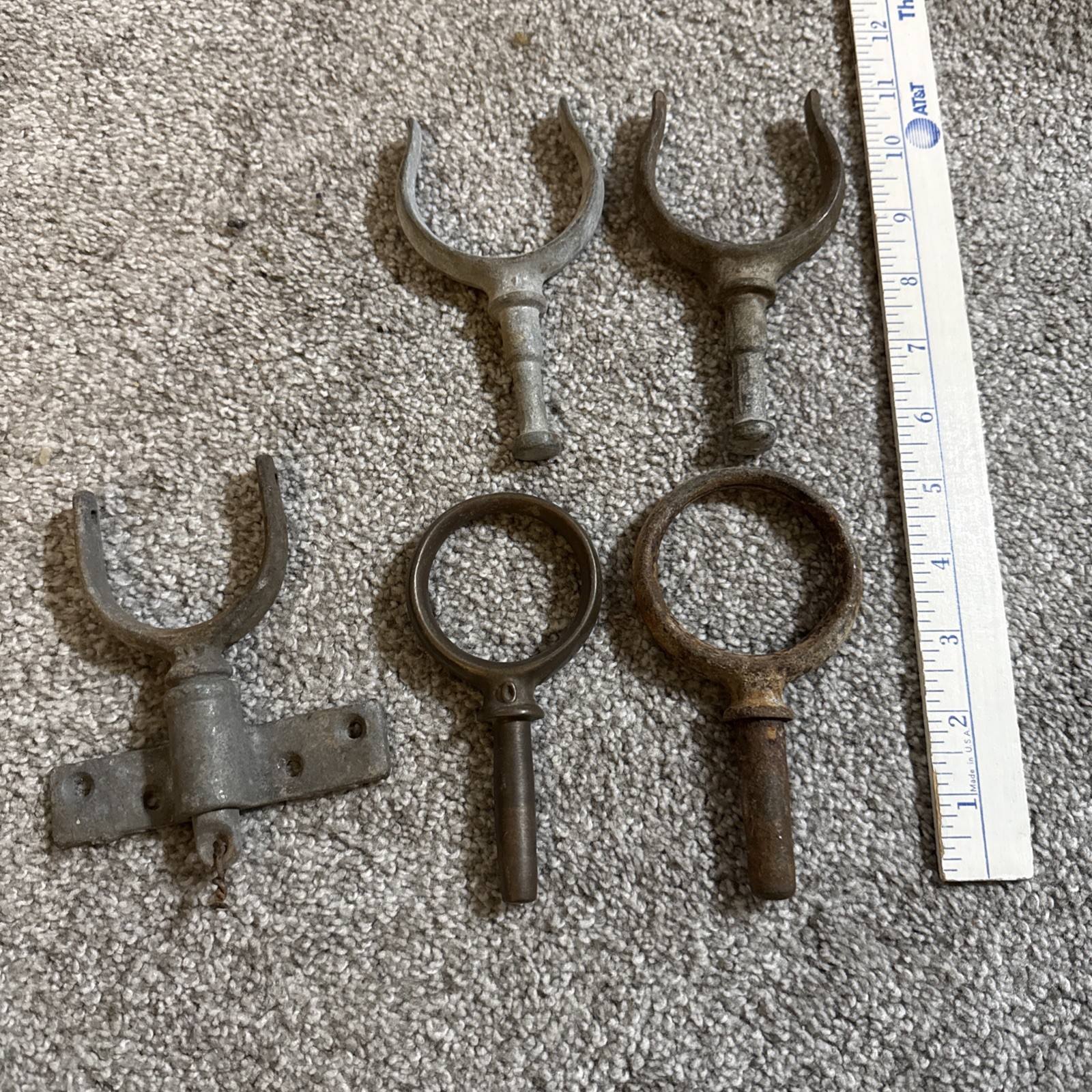 "Lote antiguo mixto de 5 cerraduras de remo de hierro + bronce para bote de remos en forma de anillo en U + 5,5"""