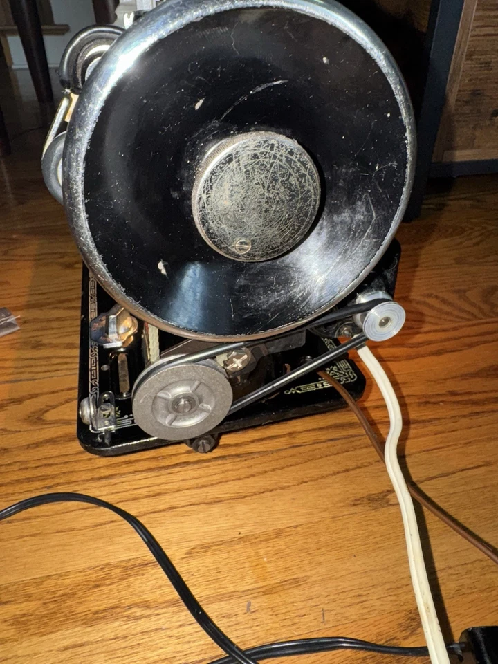 Máquina de coser Monster Modista restaurada. Polea reductora. Cuero de lona. SÍ Foto 2 de 4