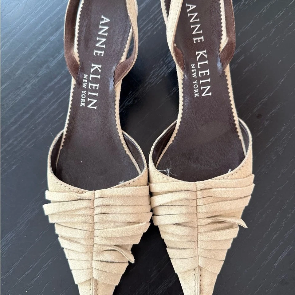 Tacones de gatito de gamuza vintage Anne Klein 7,5 Foto 2 de 4