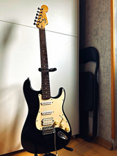 Squier Stratocaster E-Gitarre Schwarz Solidbody Rechtshänder 6-saitig 21 Bünde