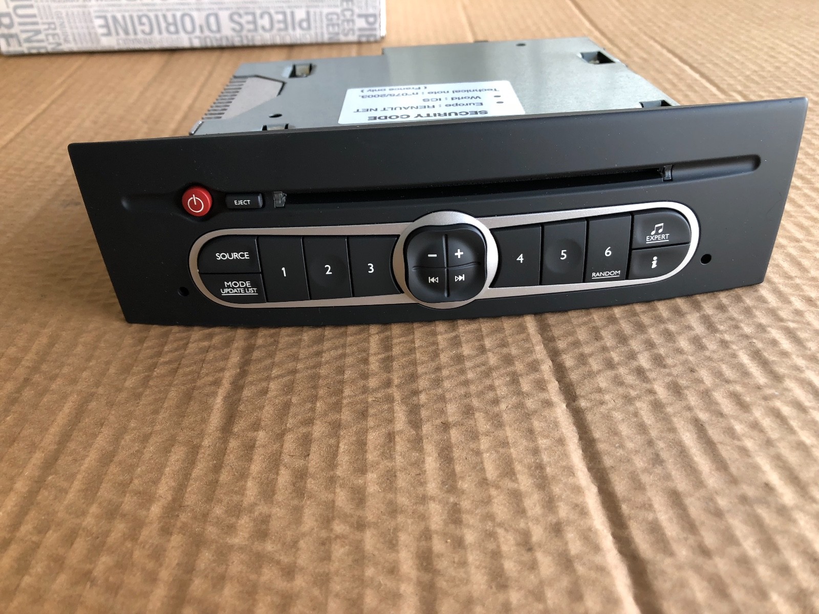 Poste autoradio-CD Renault Laguna 2 d'origine référence 8200607909 pour console centrale