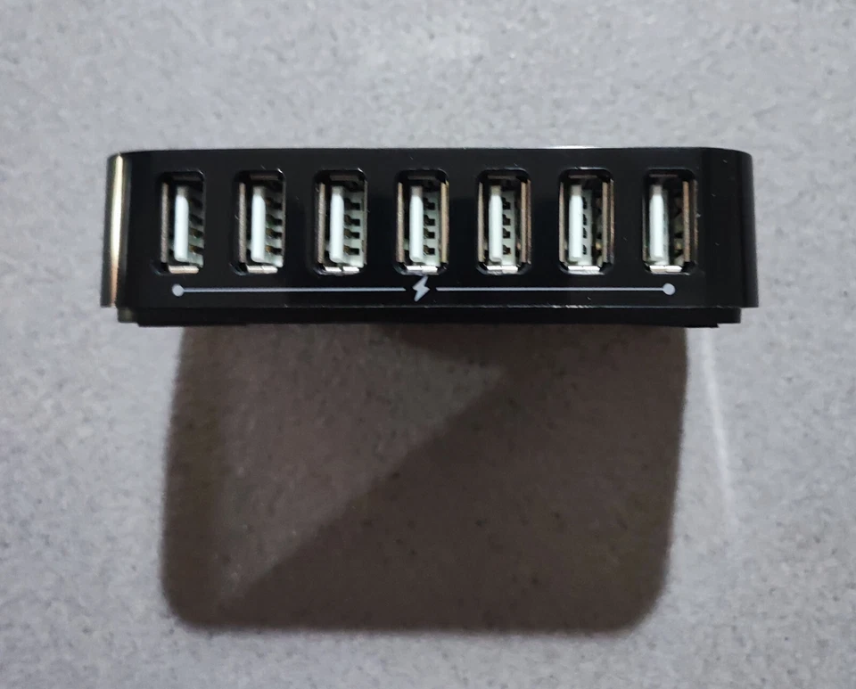 Hub D-Link DUB-H7 con 7 porte USB 2.0 - Immagine 3 di 4