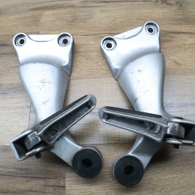 2006 0107 Suzuki Gsxr1300 Hayabusa Busa OEM Rear Passenger Foot Pegs