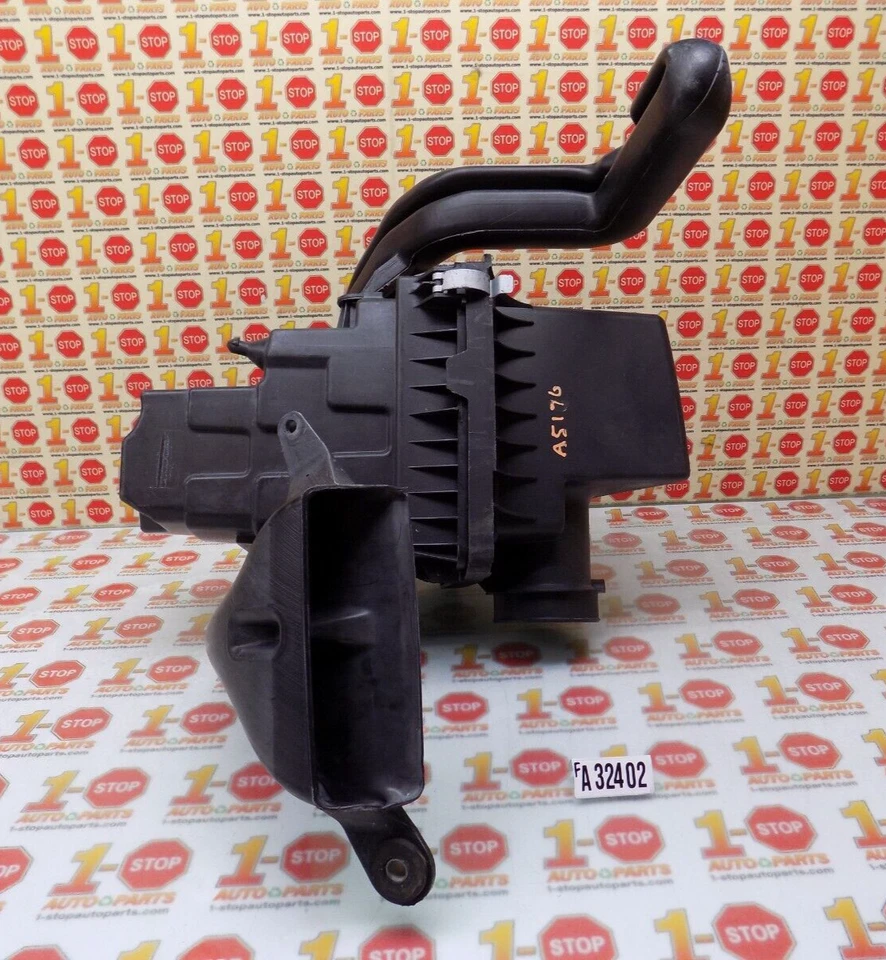 2008-2009 FORD FOCUS AIR CLEANER BOX ASSEMBLY 9S4Z-9600-A OEM - Image 3 of 4