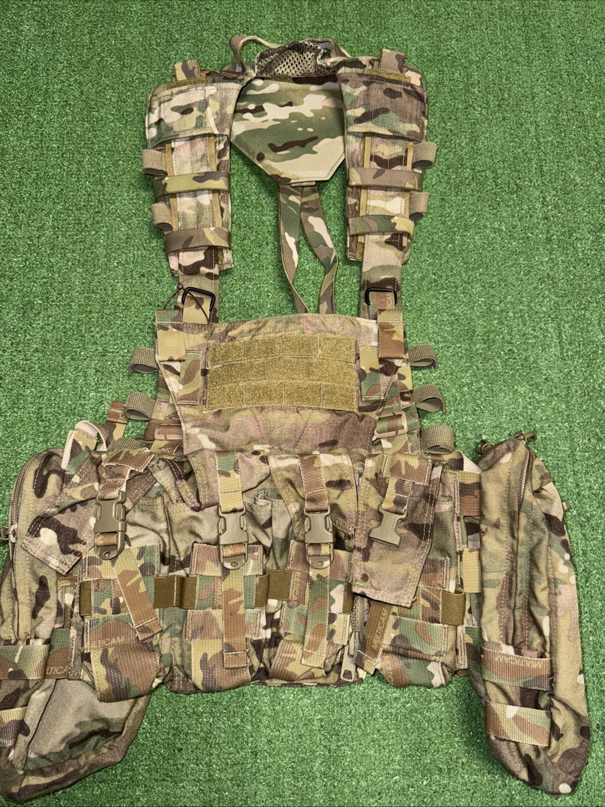 Crye Precision – AVS Detachable Chest Rig WITH YOKE- Multicam