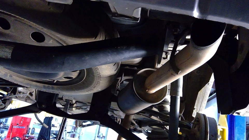 Silenciador de escape Ford 3,0 L OE 6l8z5230b 5l8z5a212ac para Ford Escape 2005-2008 Foto 2 de 2