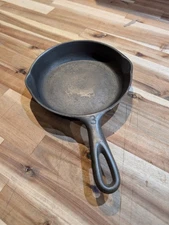 Vintage Unmarked #3 Vollrath Cast Iron Skillet with Outset Heat Ring