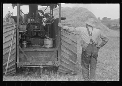 Photo:Central Ohio Ohio 1938 Wheat Threshing Machine Harvest Farm Worker