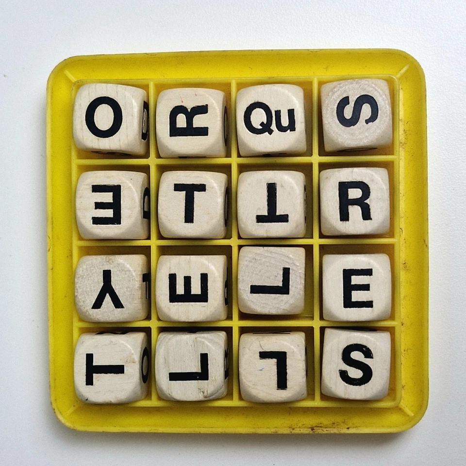 Parker Brothers BOGGLE Complete Word Finding Game 1977 Letters Still In Plastic - image 4 of 4