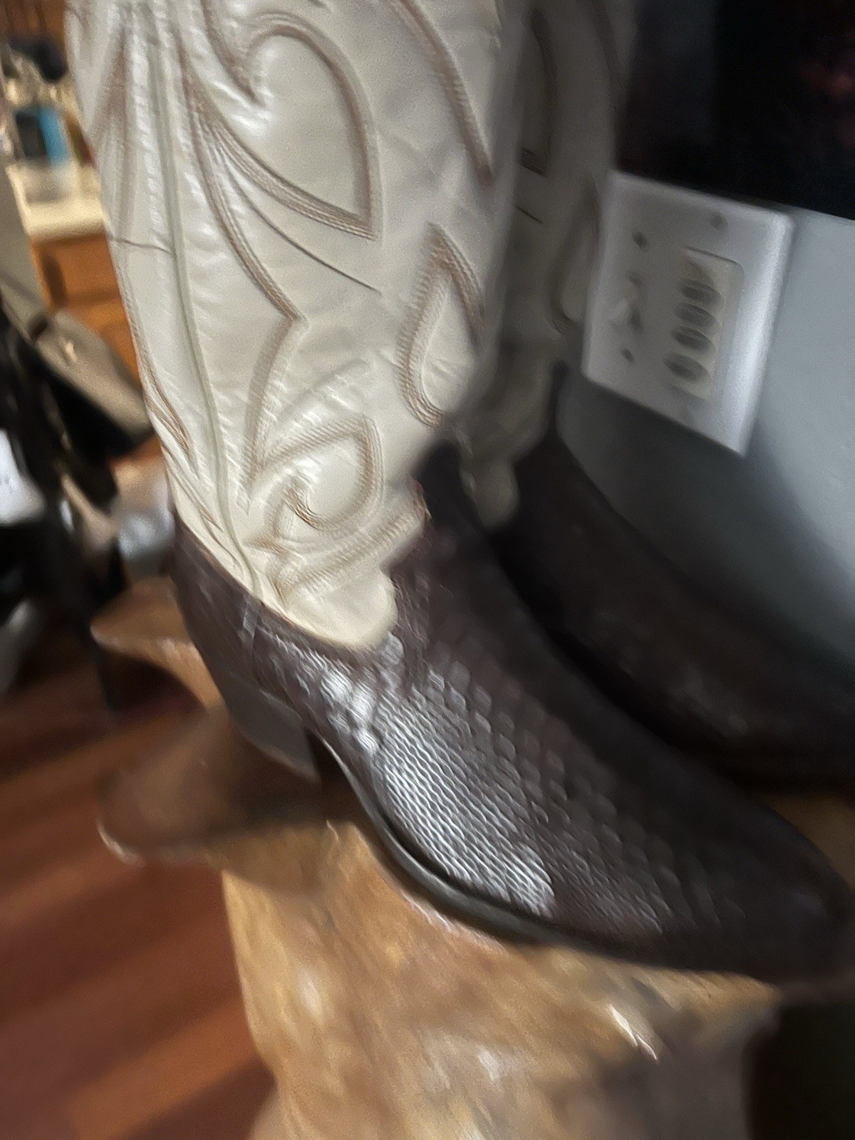 TITLE:  Vintage Dan Post Genuine Python Snakeskin Cowboy Boots Brown Men’s 10D 3