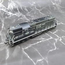 HO Scale Life-Like Proto 2000 EMD GP18 Chicago Central #9400