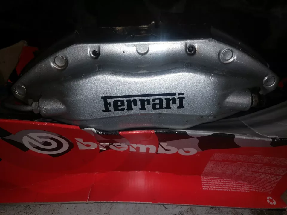 Ferrari 550 575 Maranello 96-05 Brembo Pinzas de freno delanteras y traseras plateadas Foto 4 de 4