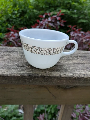 6 VTG Pyrex Woodland milk glass coffee tea cups