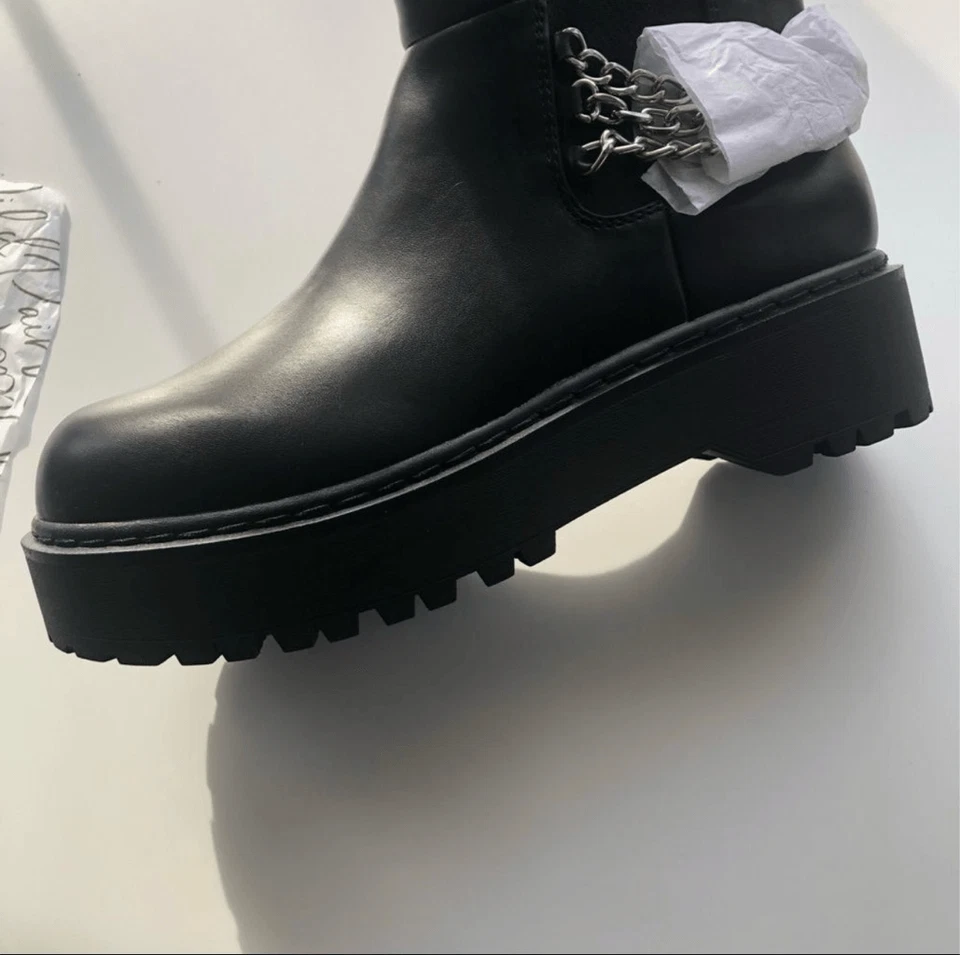 Wild Pair Women’s Chunky Platform Combat Motto Boots Black Size 9. New with box. - Image 4 of 4