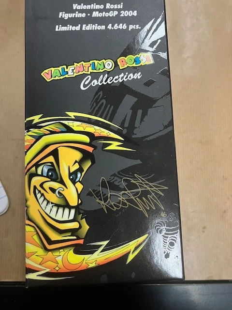 Valentino Rossi YZF M1 Minichamps 2004 Sitting No Sunglasses 80mmx160mmx100mm - Image 2 of 4