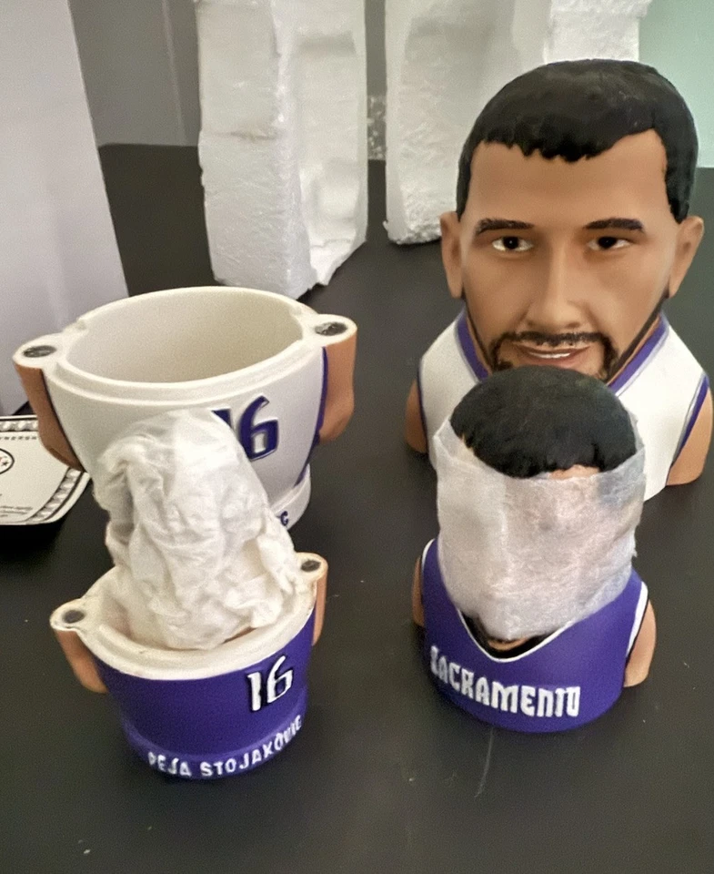 Bonecas de aninhamento russas Peja Stojakovic Sacramento Kings Babooshkah 2004 - Imagem 3 de 4