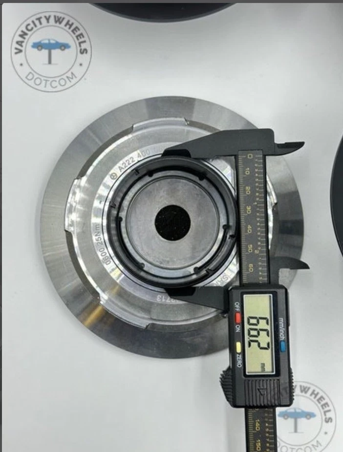 Tampão central cubo roda 4 peças 147 mm Mercedes Benz W213 W205 R190 A2224002800 preto - Imagem 3 de 4