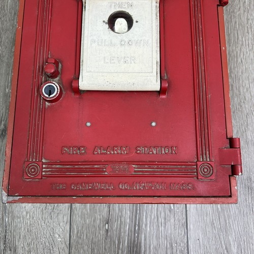 Vintage GAMEWELL Fire Department Alarm Station / Call Box - Picture 2 of 10